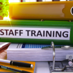 店舗スタッフの接客教育。若い新人を成長させるためのガイド。