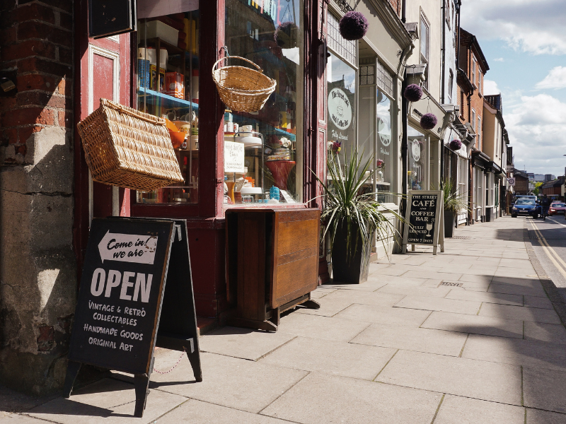 季節ごとに変わる！店舗運営と接客の成功アイディア｜春夏秋冬それぞれのコツは？